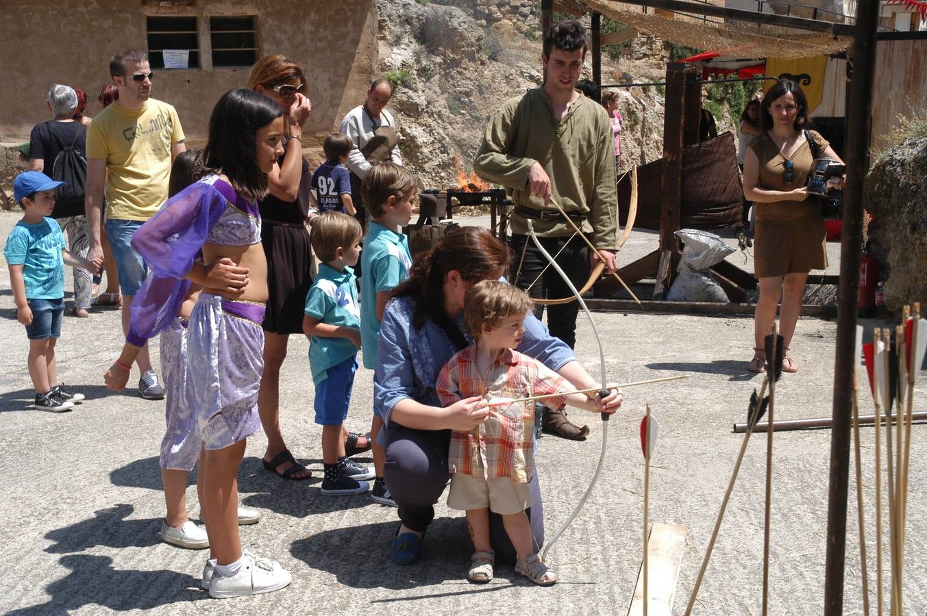 Primera jornada de la VI feria de las Tres Culturas en Cervera