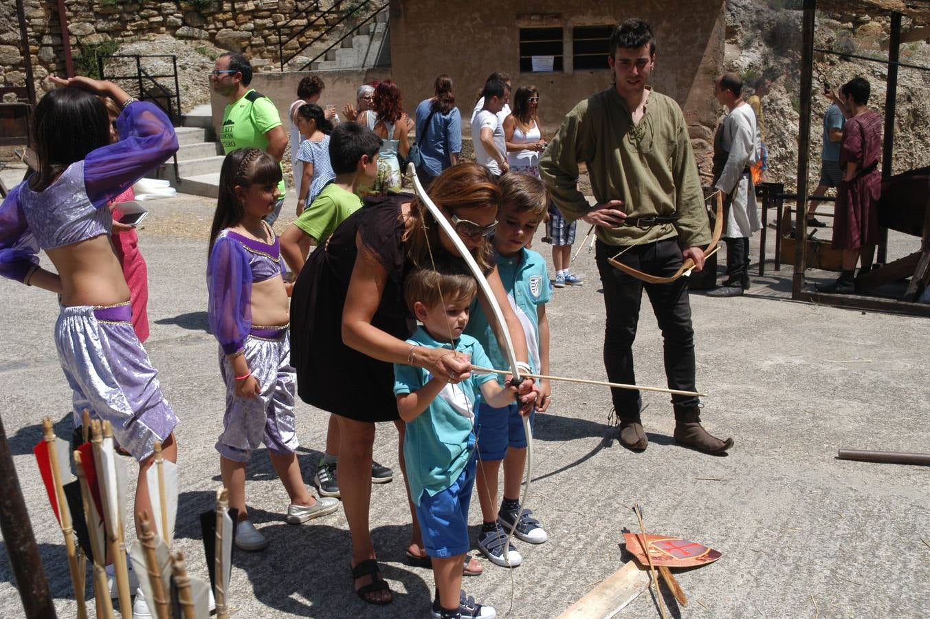 Primera jornada de la VI feria de las Tres Culturas en Cervera