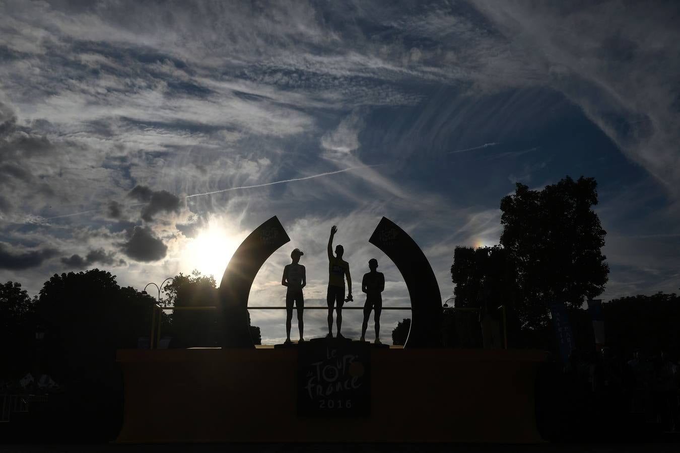 Froome celebra su tercer Tour de Francia en París