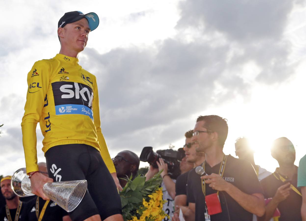 Froome celebra su tercer Tour de Francia en París