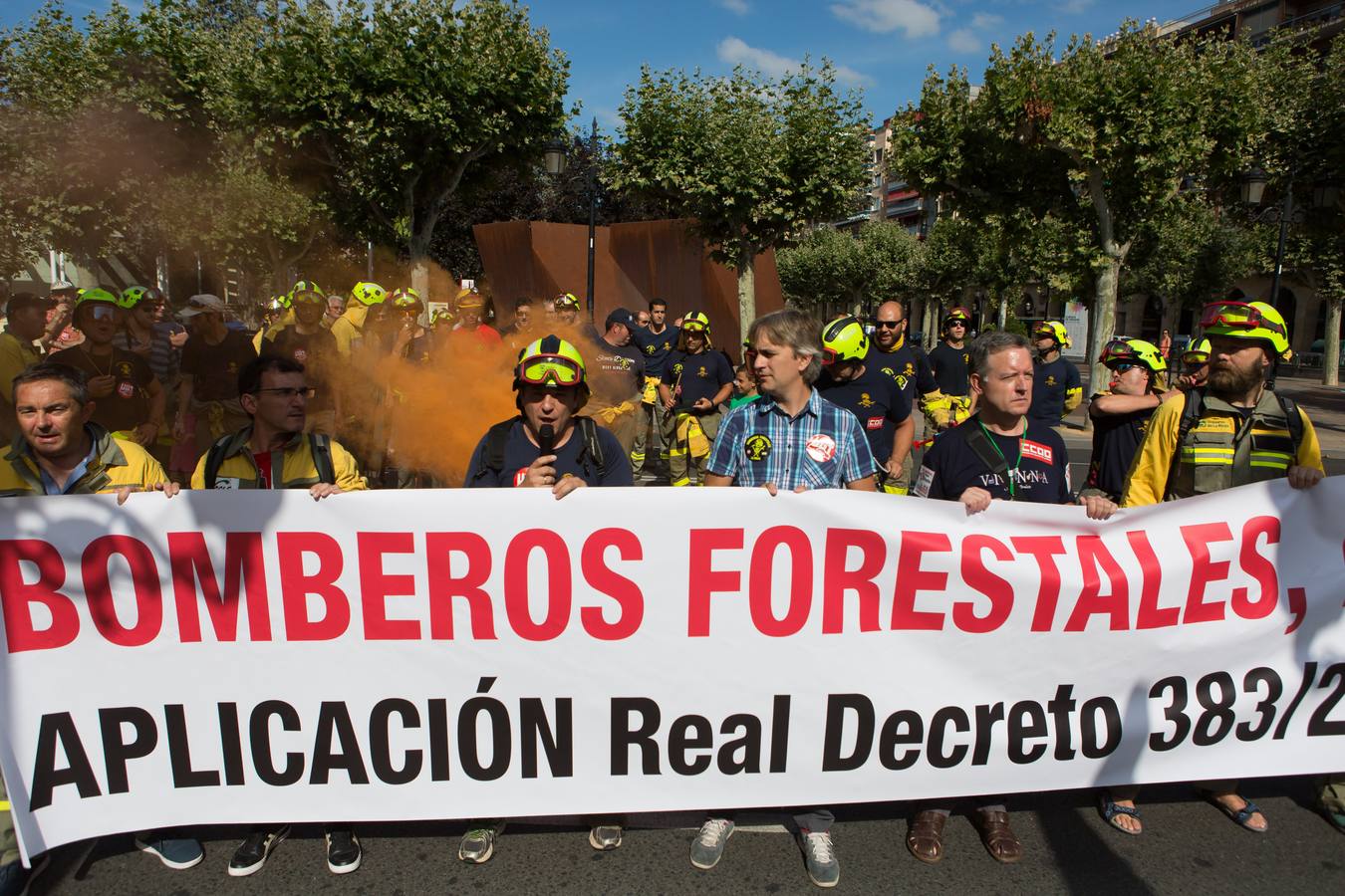 Los retenes se manifiestan para reclamar la categoría de Bombero Forestal