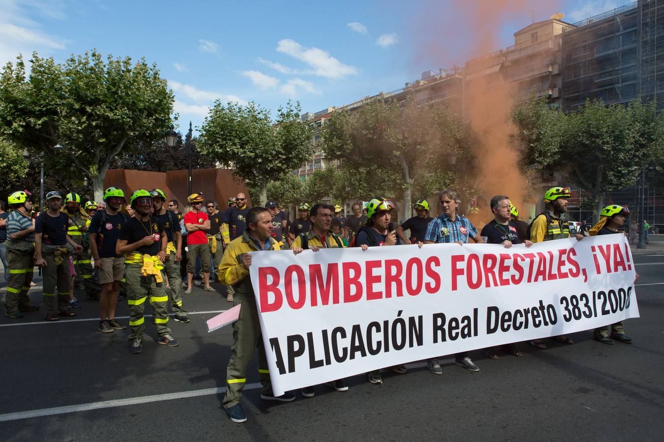 Los retenes se manifiestan para reclamar la categoría de Bombero Forestal