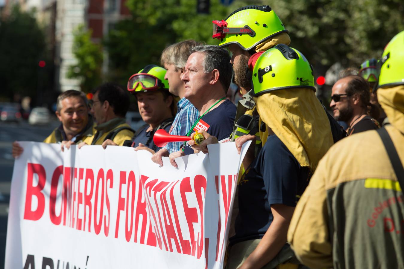 Los retenes se manifiestan para reclamar la categoría de Bombero Forestal