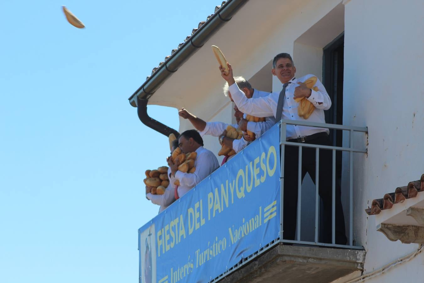 Quel cumple con la tradición del pan y el queso