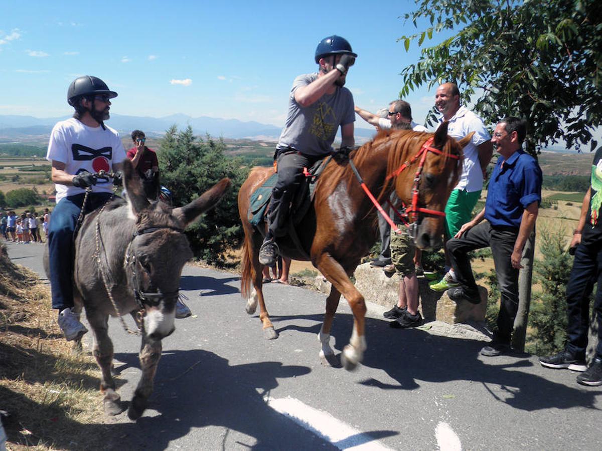 Tricio celebra su tradicional carrera de burros