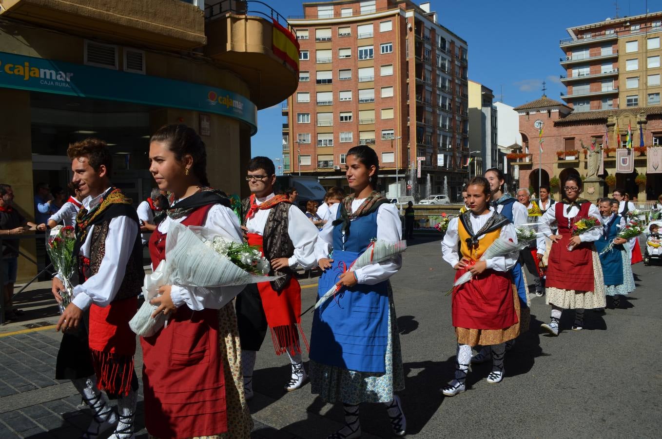 Calahorra se vuelca con la Ofrenda de Flores