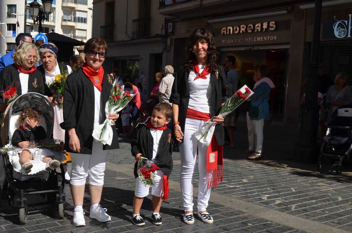 Calahorra se vuelca con la Ofrenda de Flores