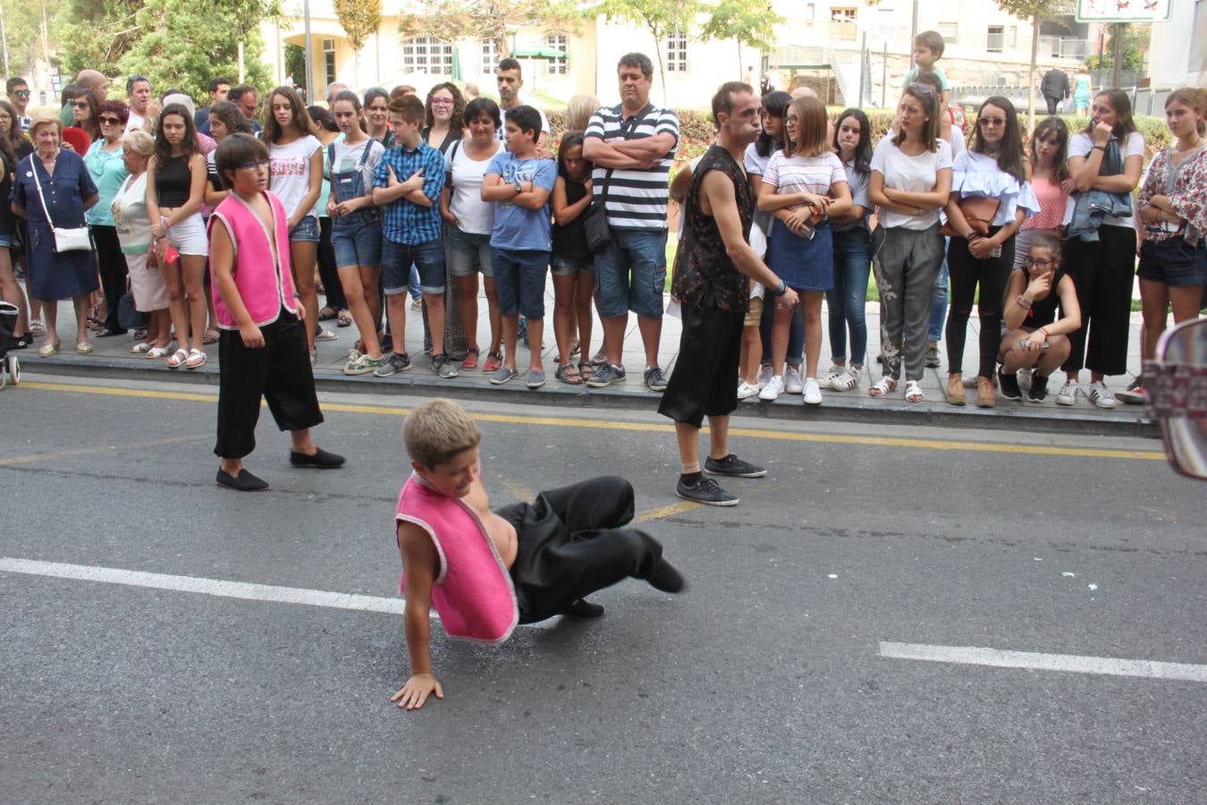 El desfile abrió el Mercado del Kan de Vico