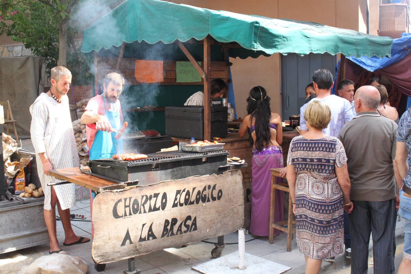 El desfile abrió el Mercado del Kan de Vico