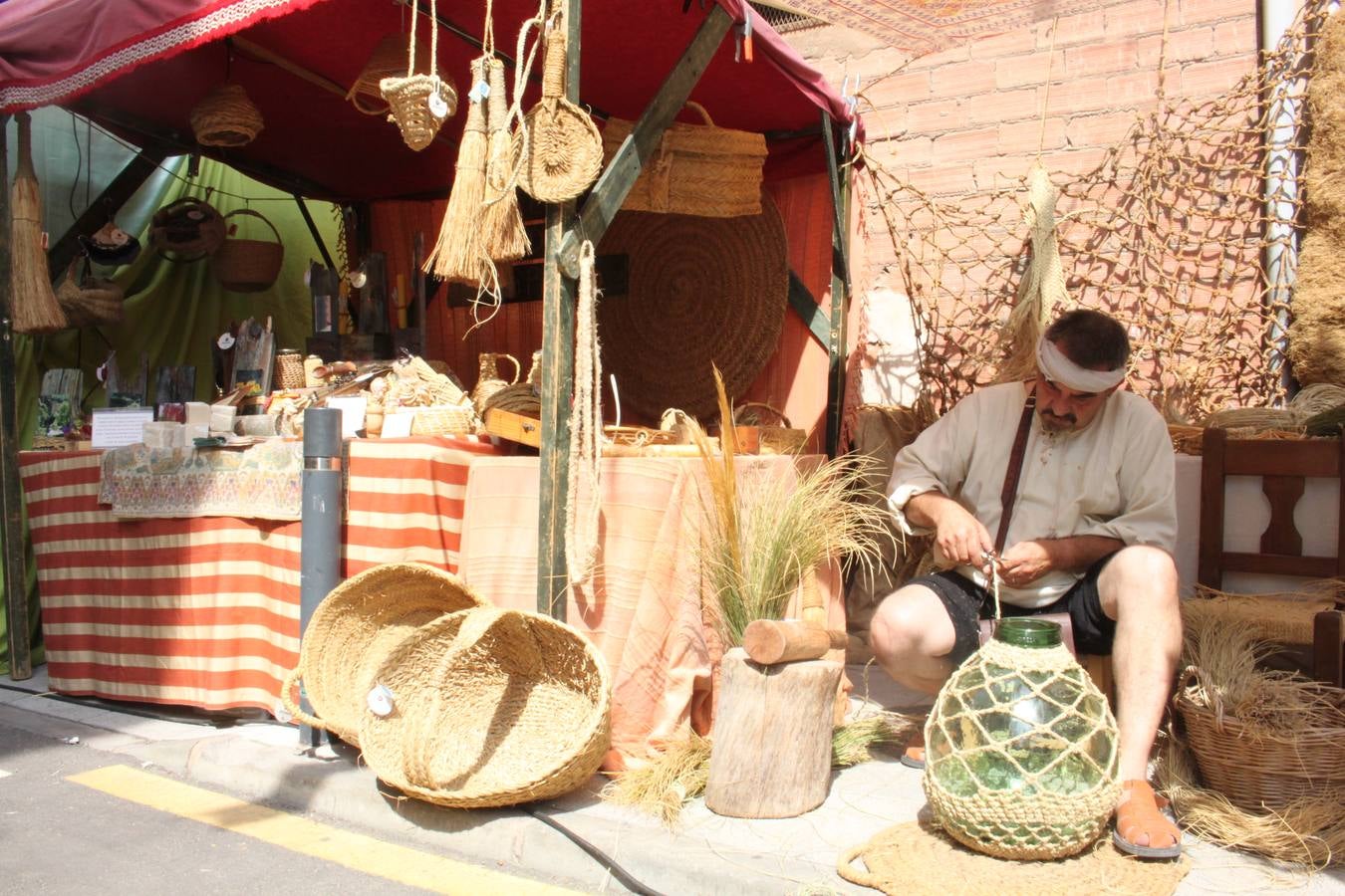 El desfile abrió el Mercado del Kan de Vico