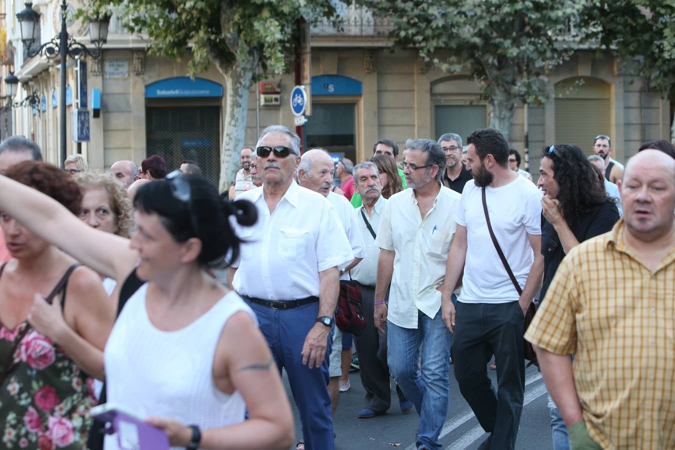 Manifestación para exigir el mantenimiento de la gratuidad en el parking del San Pedro