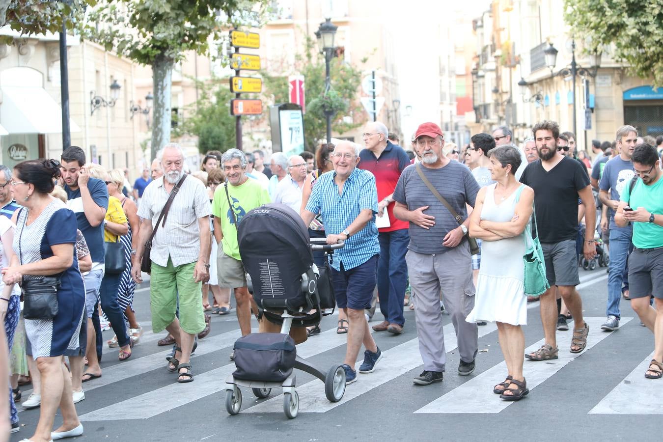 Manifestación para exigir el mantenimiento de la gratuidad en el parking del San Pedro