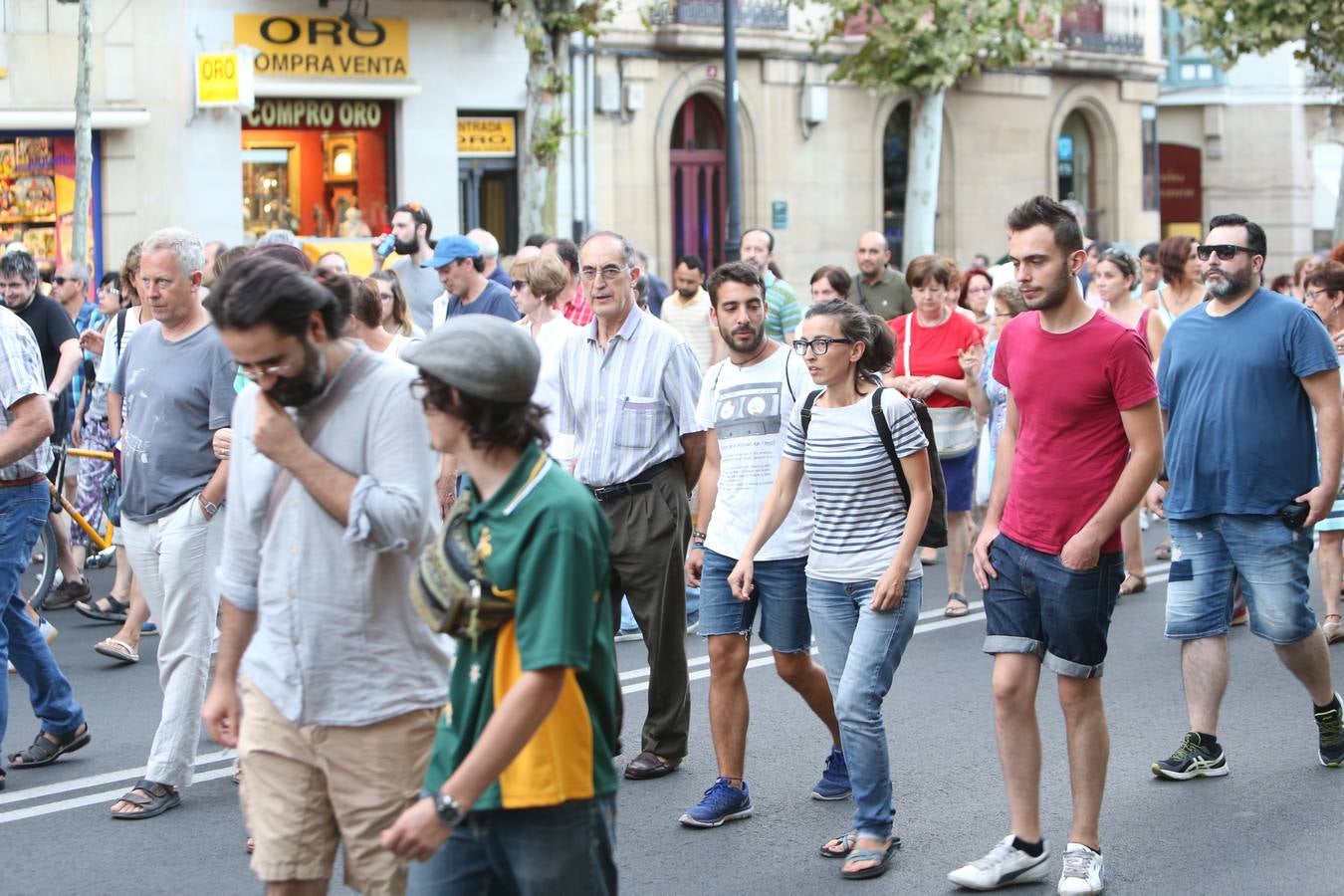 Manifestación para exigir el mantenimiento de la gratuidad en el parking del San Pedro