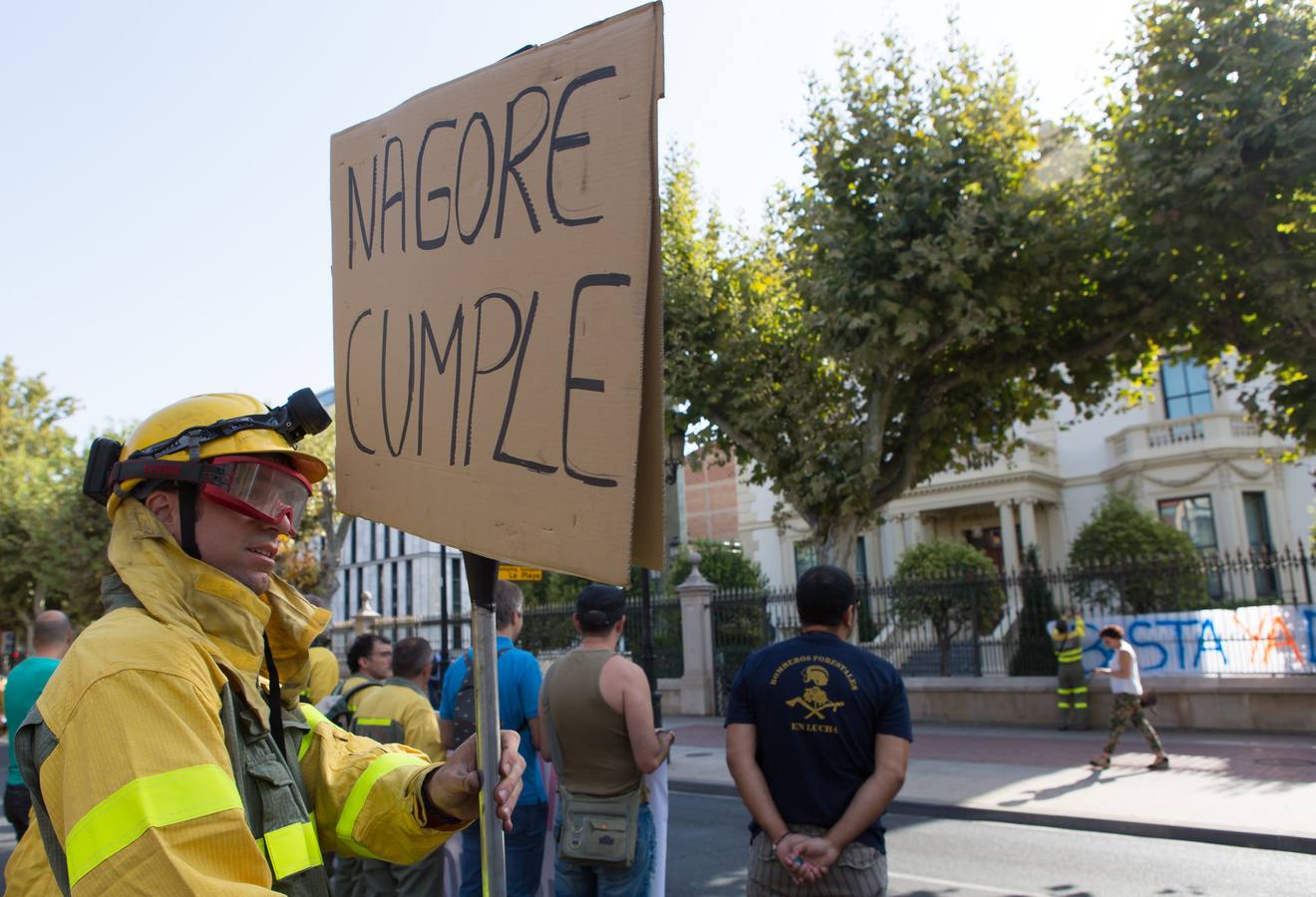 Los retenes continúan con sus protestas para reivindicar la categoría de bombero forestal