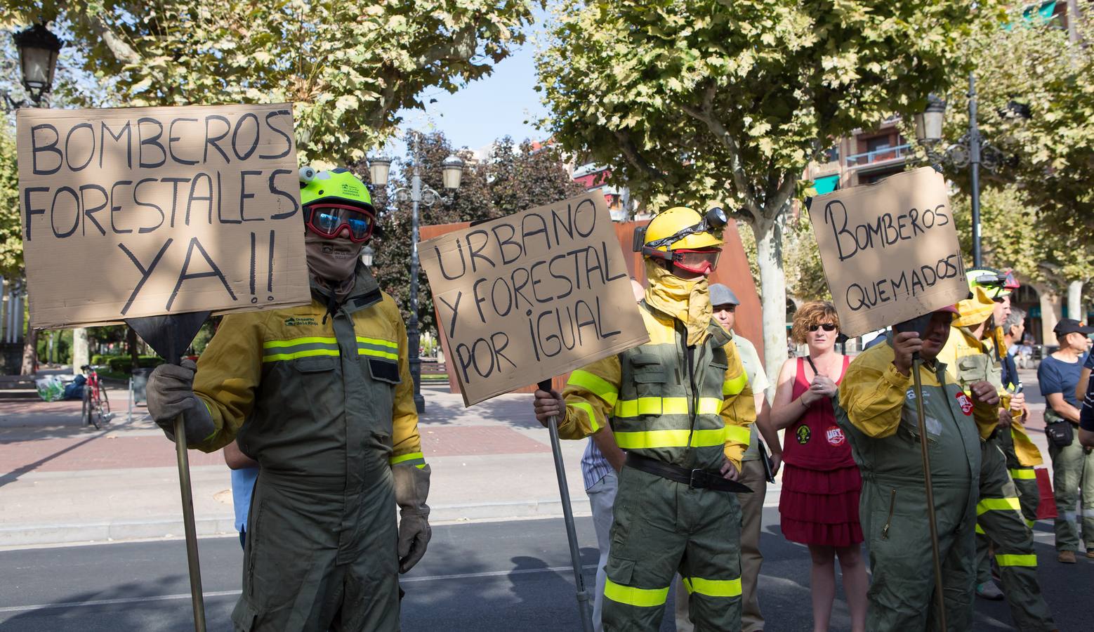 Los retenes continúan con sus protestas para reivindicar la categoría de bombero forestal