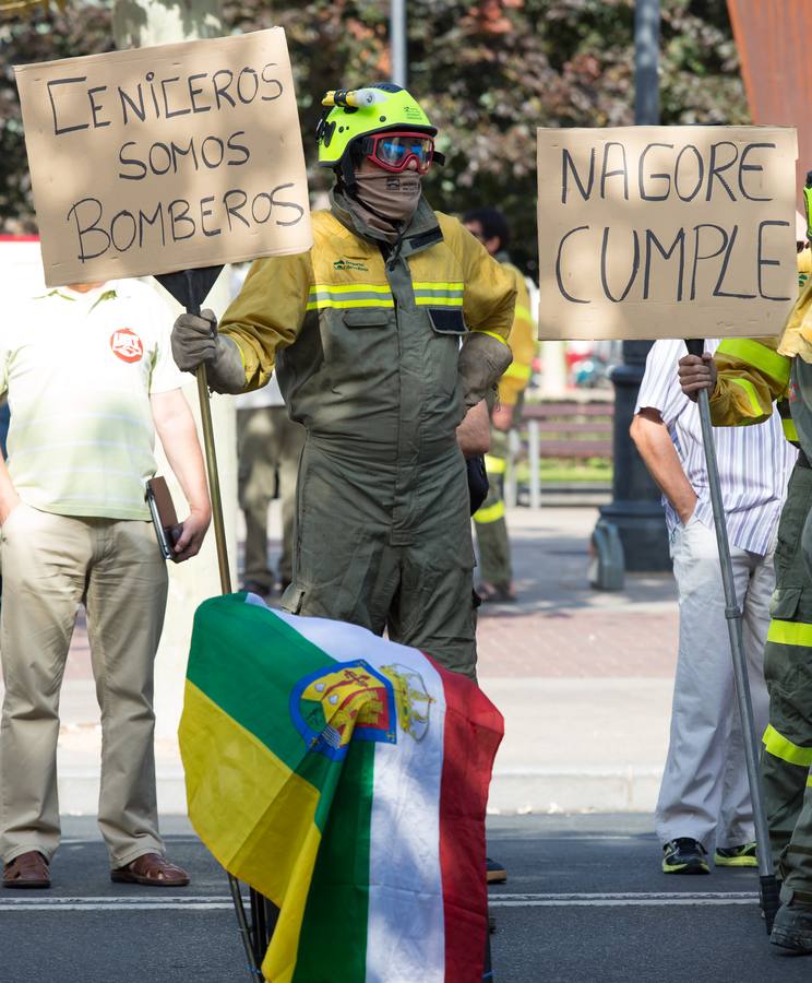 Los retenes continúan con sus protestas para reivindicar la categoría de bombero forestal