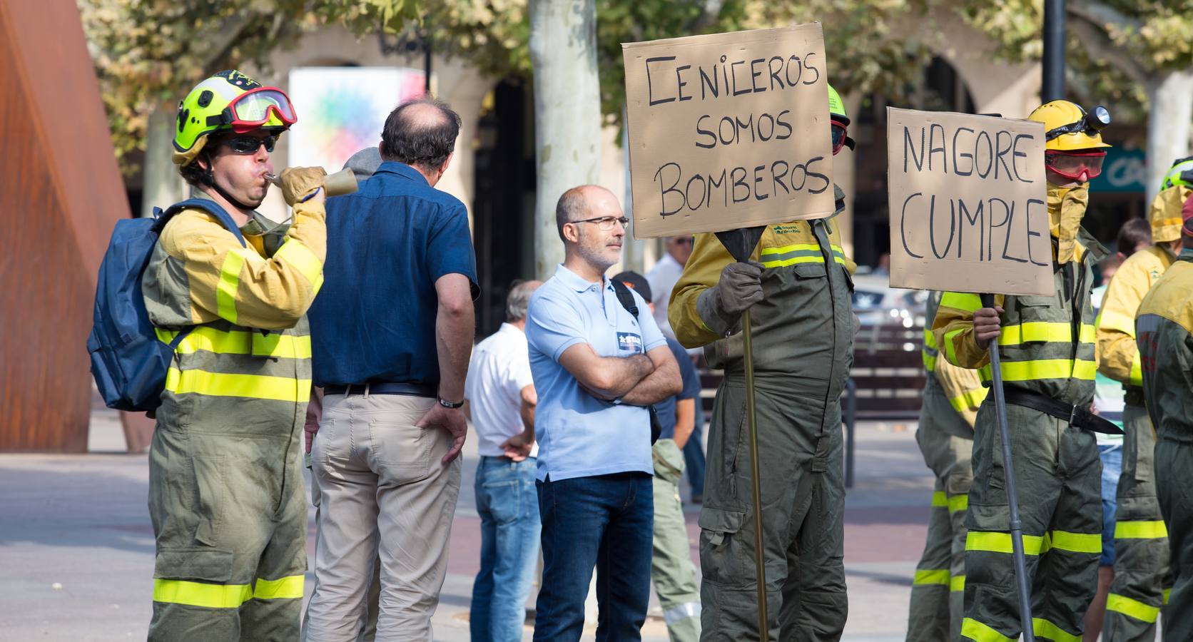 Los retenes continúan con sus protestas para reivindicar la categoría de bombero forestal