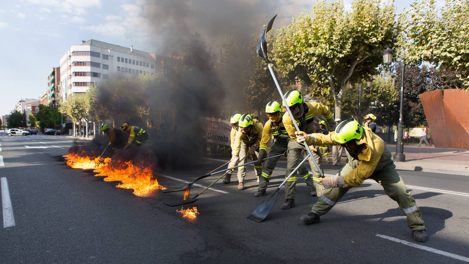 Los retenes continúan con sus protestas para reivindicar la categoría de bombero forestal