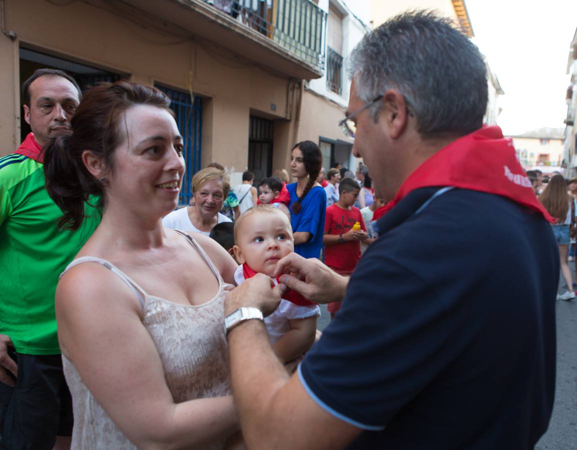 Murillo lanza el cohete y celebra la imposición de pañuelos