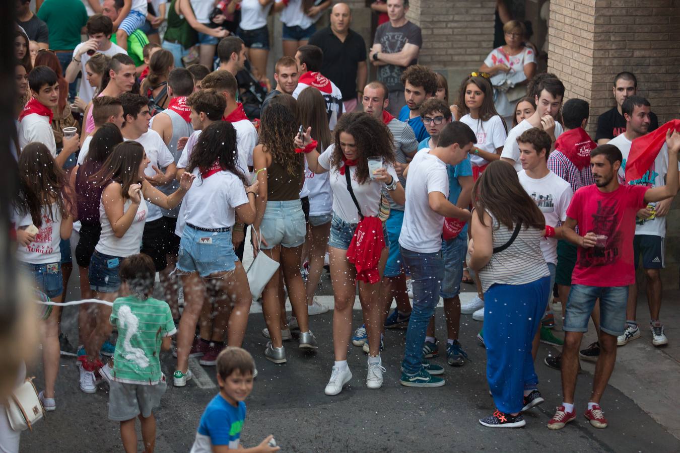 Murillo lanza el cohete y celebra la imposición de pañuelos