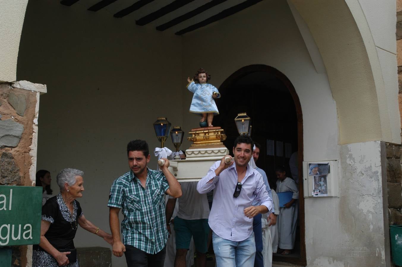 Grávalos celebra su día grande con la procesión de la Virgen de la Antigua
