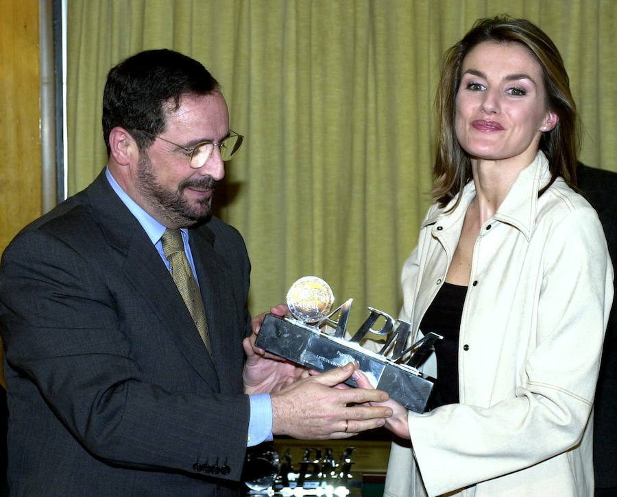 En 2002 recibió de manos de Javier González Ferrari el 'Premio Larra' de la Asociación de la Prensa de Madrid.