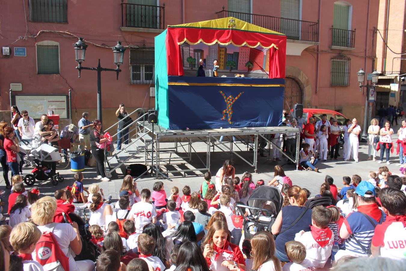 Arnedo se lanza a la calle en el tercer día de fiestas