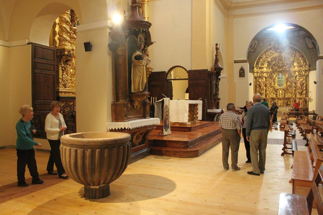 Puertas abiertas en la restaurada iglesia del Burgo