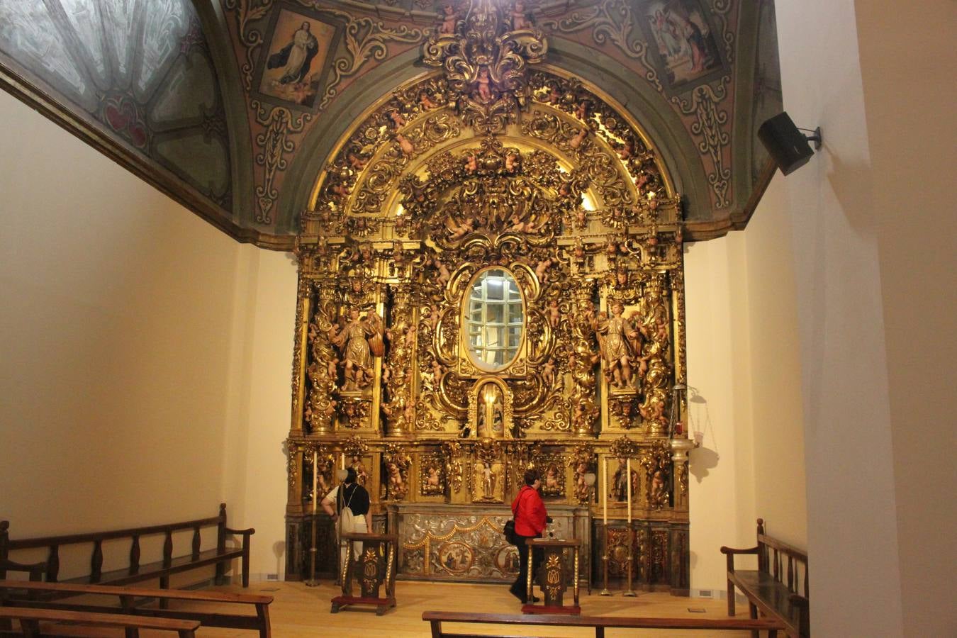 Puertas abiertas en la restaurada iglesia del Burgo