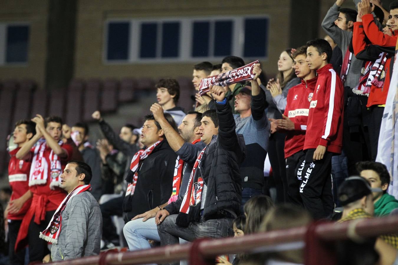 El partido UDL-Sestao: emoción entre el público y los gestos del equipo riojano