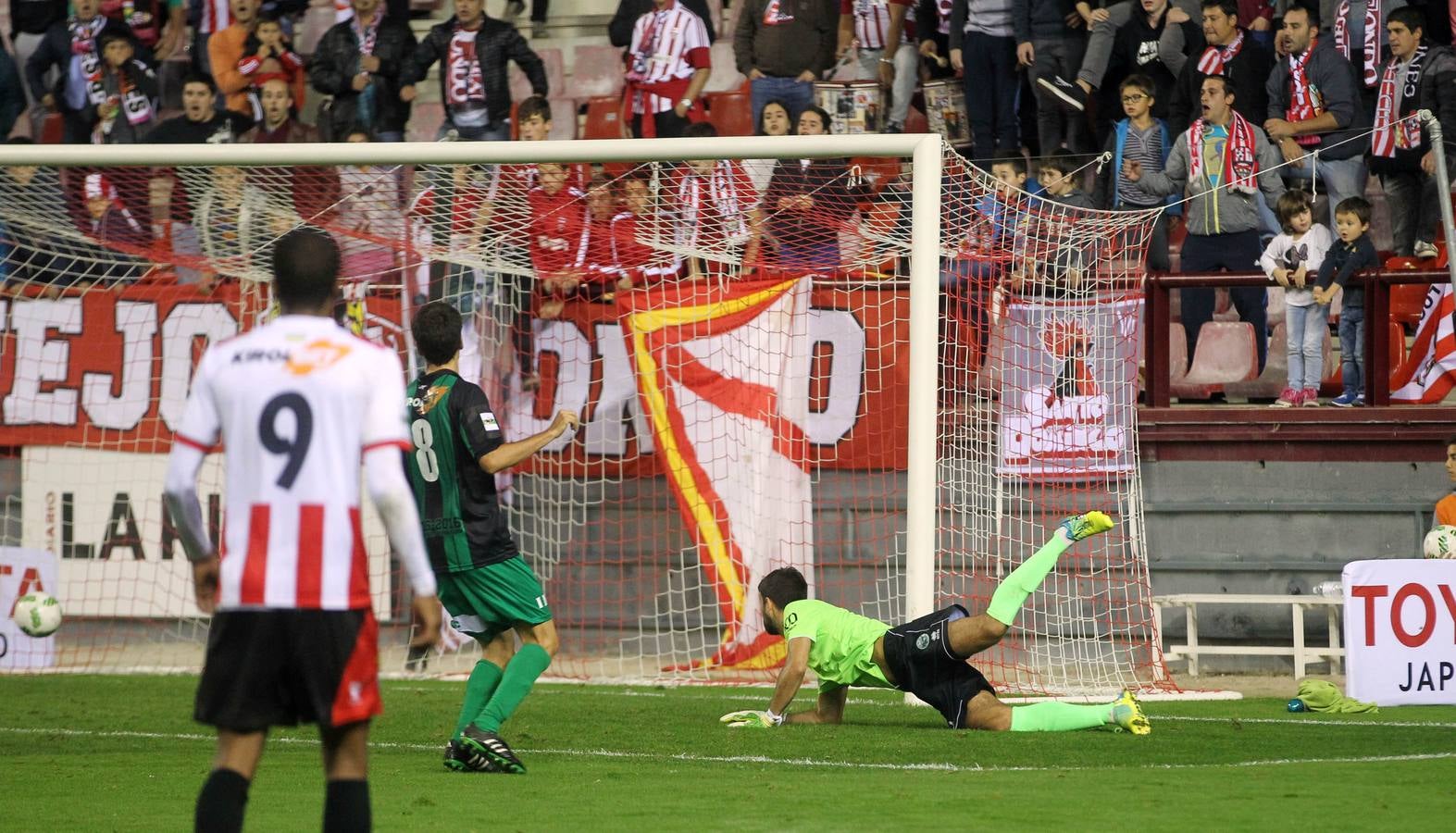 El partido UDL-Sestao: emoción entre el público y los gestos del equipo riojano