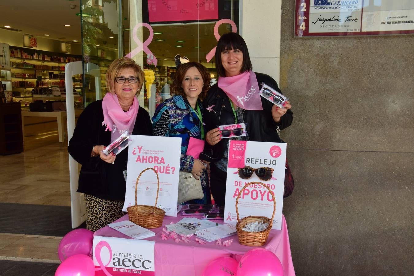 Logroño, su comercio y los ciudadanos se vuelcan con el Día del Cáncer de Mama