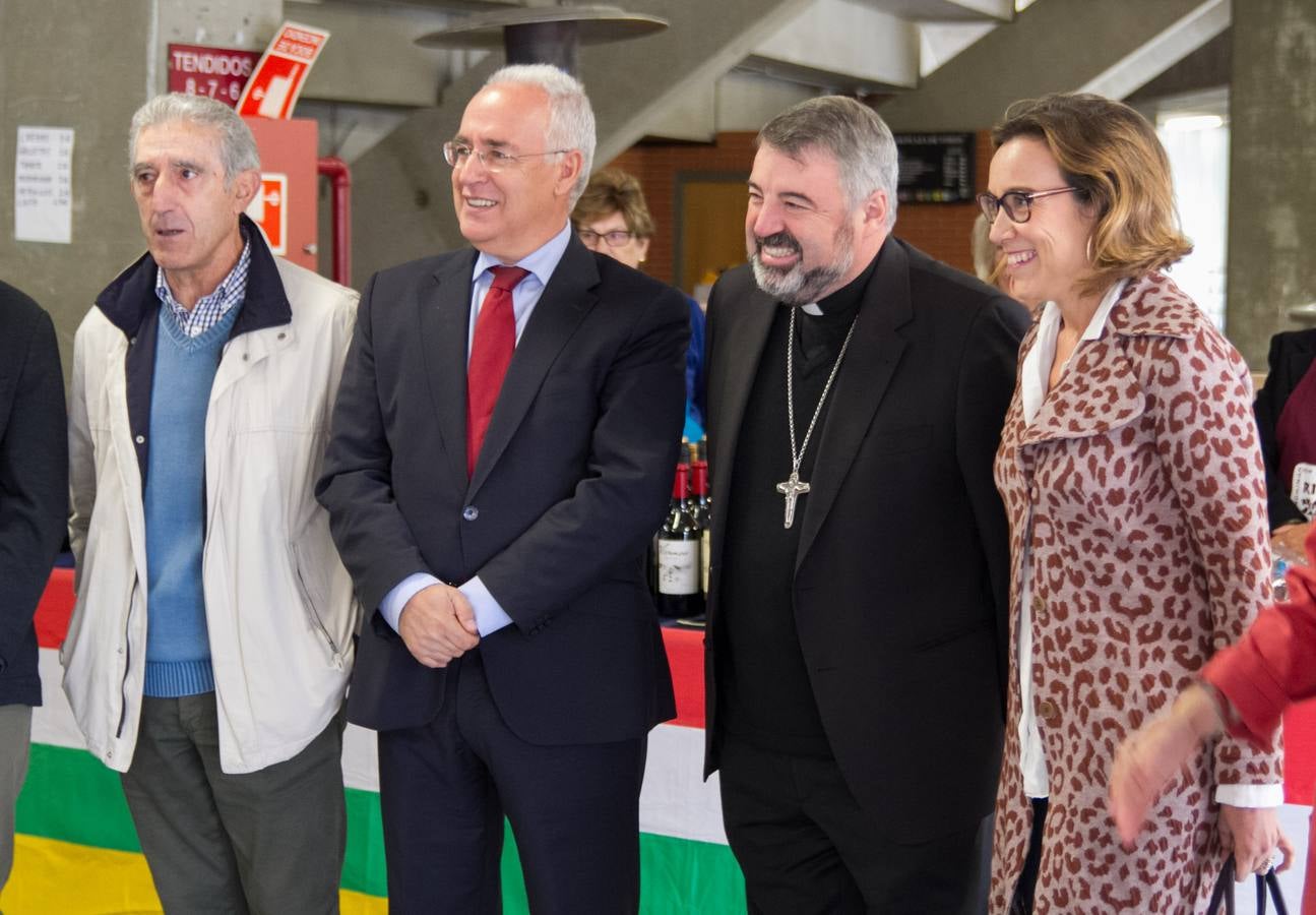 El rastrillo a beneficio de Cáritas reúne 17 expositores y 40 voluntarios