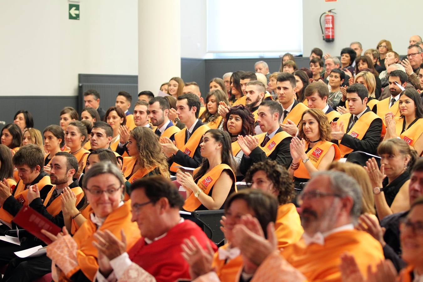 Día de graduación en la Facultad de Ciencias Empresariales de la UR