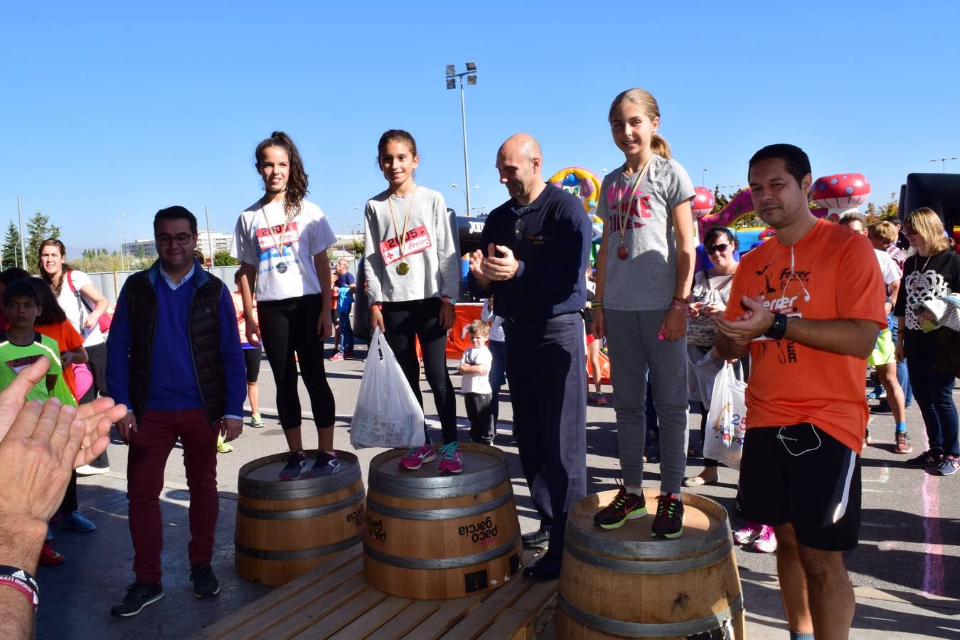 Los trofeos de la V Carrera Popular Ferrer Sport Center y la prueba infantil &#039;¡Por mi colegio!&#039;