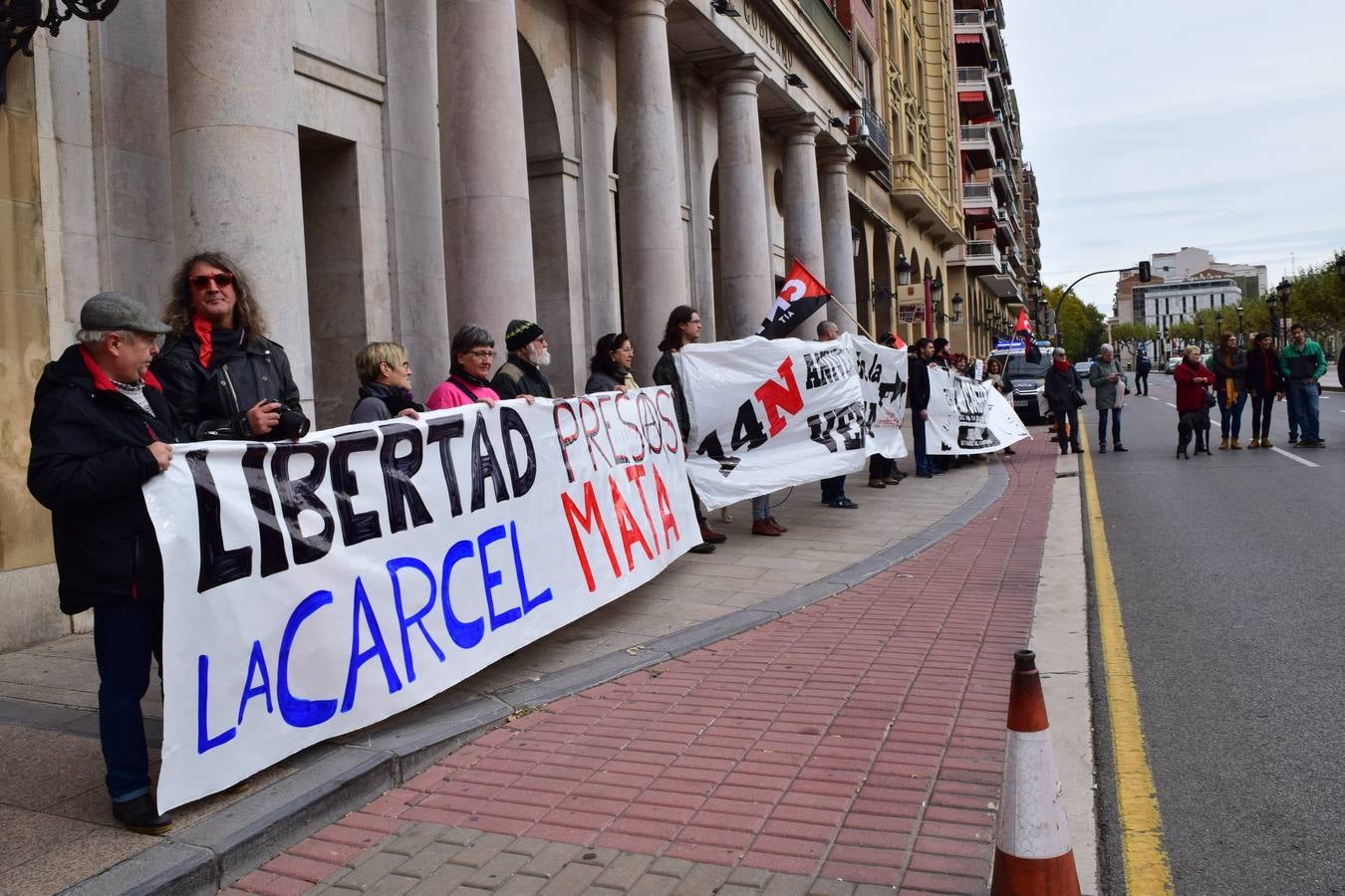 Unas 300 personas se manifiestan por el fin del proceso de los detenidos en el 14N