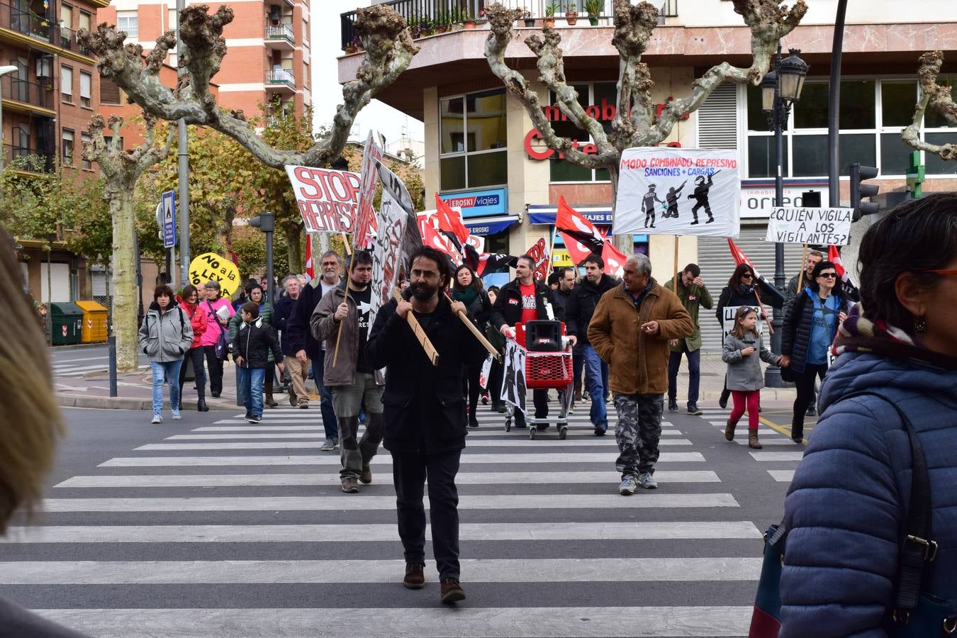 Unas 300 personas se manifiestan por el fin del proceso de los detenidos en el 14N