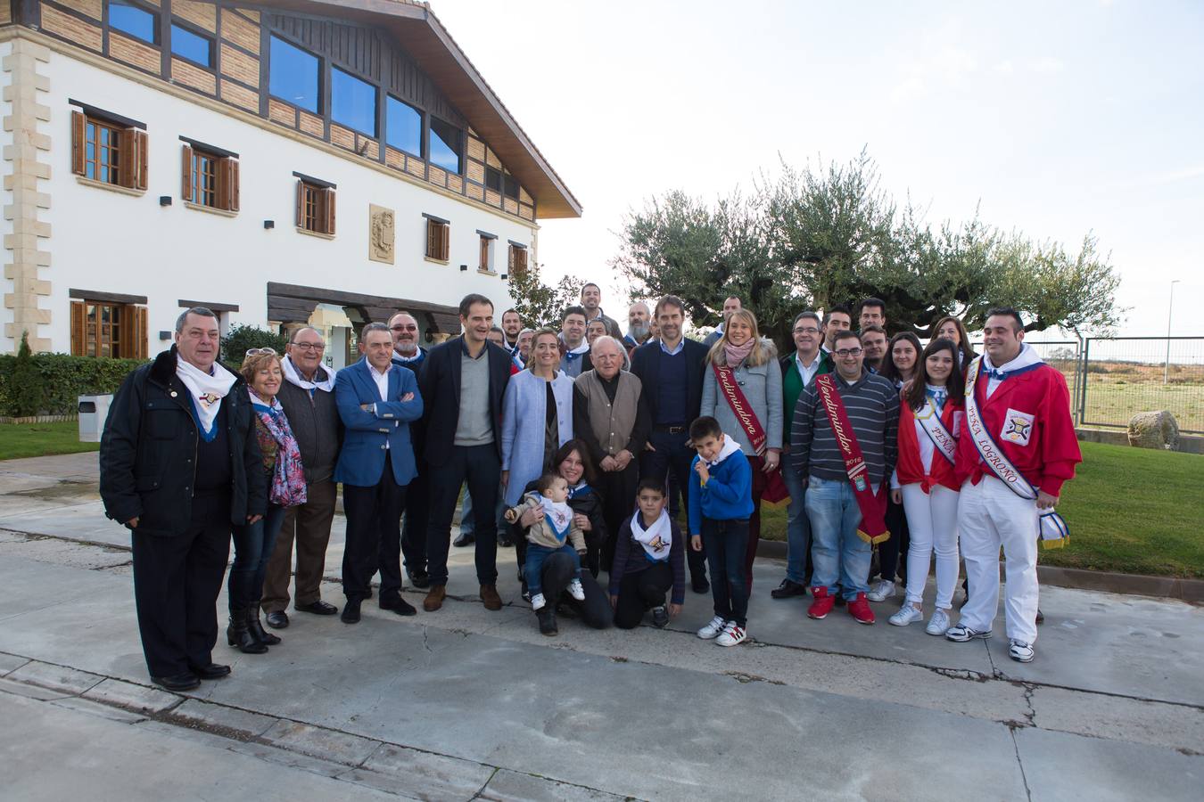 Julen Lopetegui recibe las &quot;llaves de oro del chamizo&quot; de la Peña Logroño