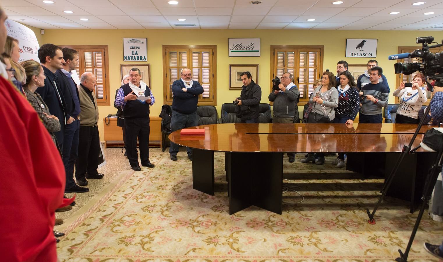 Julen Lopetegui recibe las &quot;llaves de oro del chamizo&quot; de la Peña Logroño