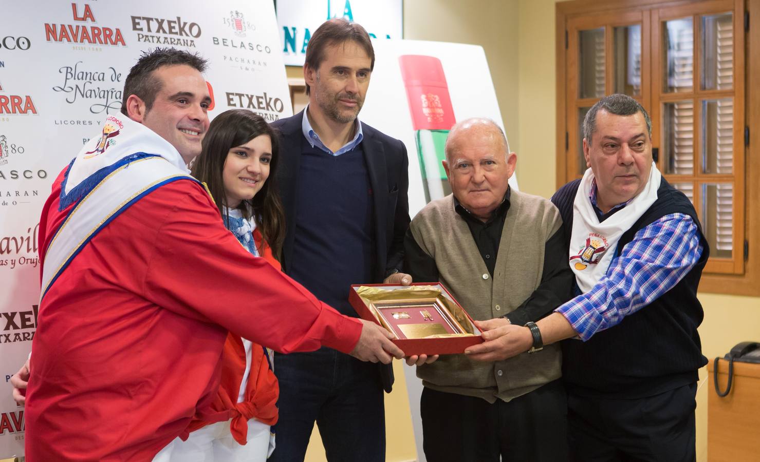 Julen Lopetegui recibe las &quot;llaves de oro del chamizo&quot; de la Peña Logroño