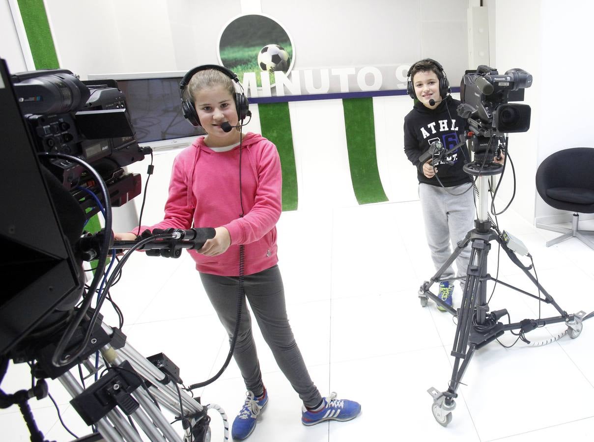 Los alumnos de 5º de Primaria del Colegio Salesianos Domingo Savio de Logroño visitan la multimedia de Diario LA RIOJA