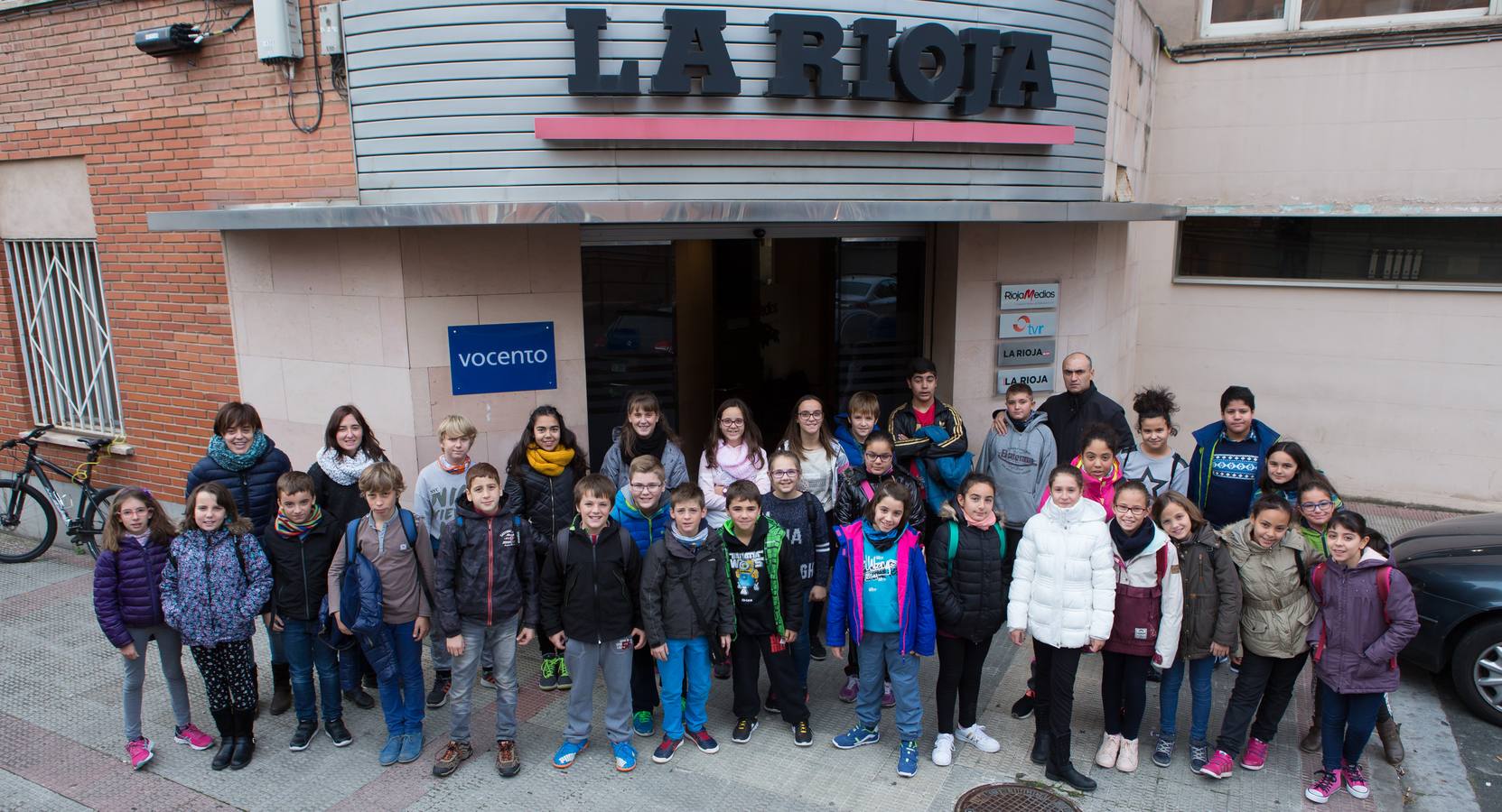 Los alumnos del Cra Moncalvillo de Entrena han visitado la multimedia de Diario LA RIOJA