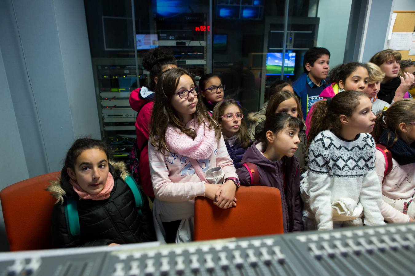 Los alumnos del Cra Moncalvillo de Entrena han visitado la multimedia de Diario LA RIOJA