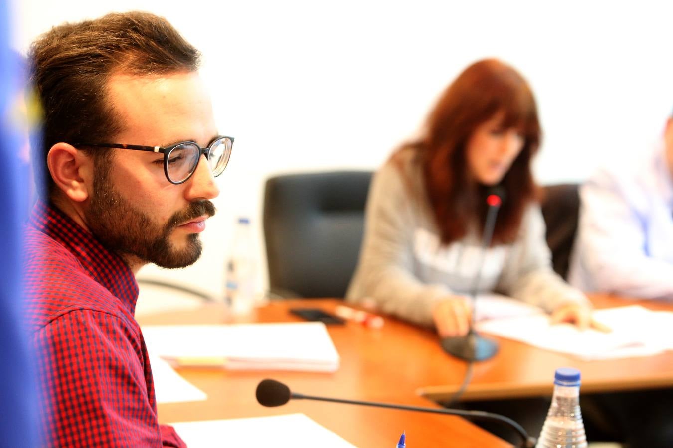 Tensión, gestos y más de una botella de agua en el pleno de Villamediana