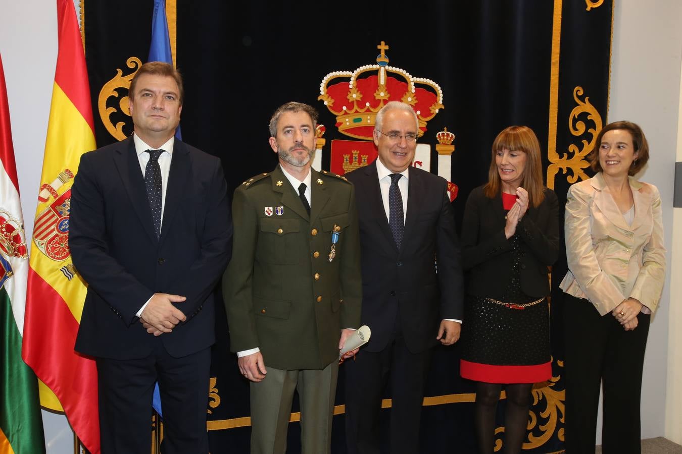 Condecoraciones de la Orden de Isabel la Católica y de la Orden del Mérito Civil