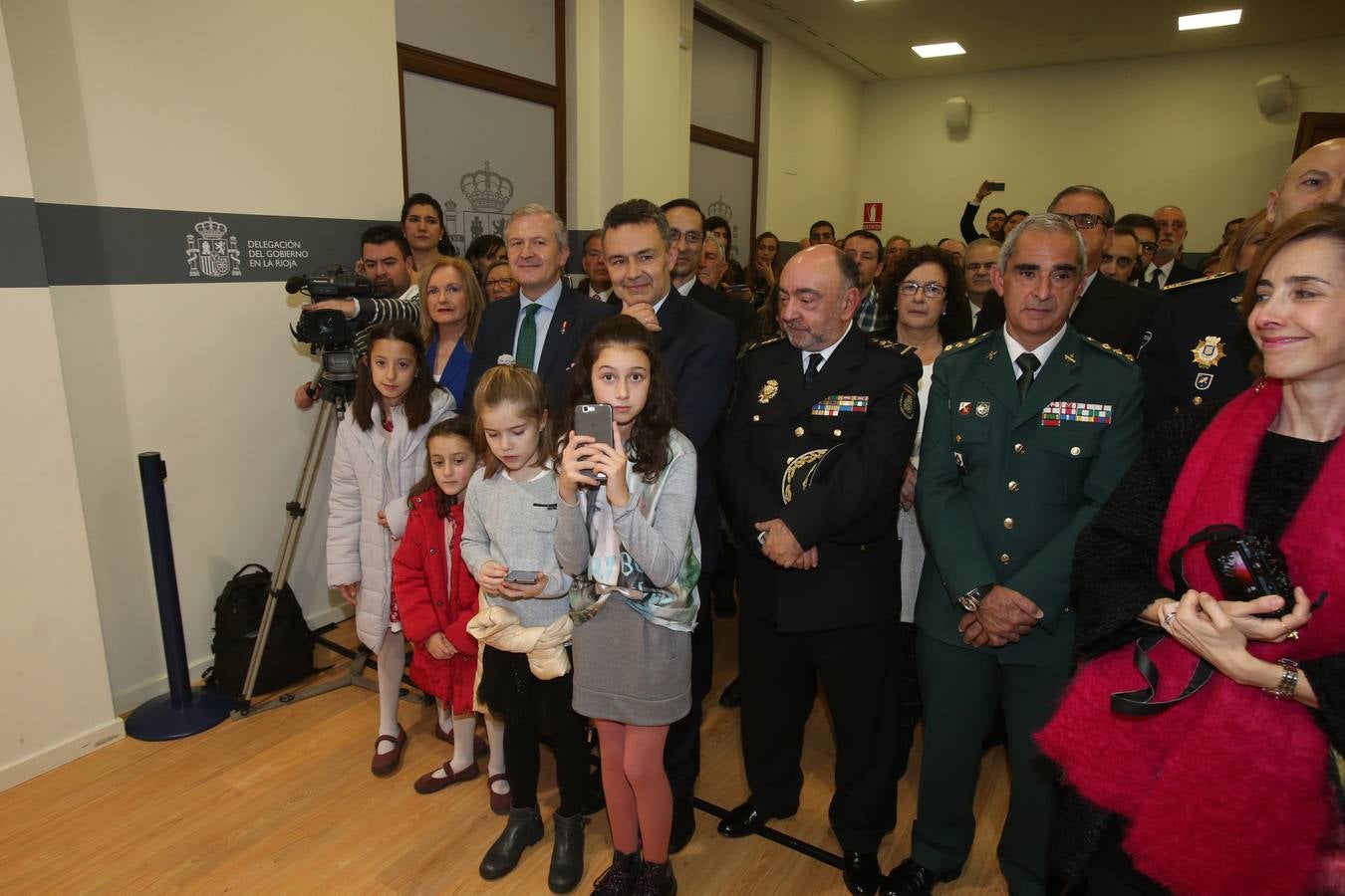 Condecoraciones de la Orden de Isabel la Católica y de la Orden del Mérito Civil