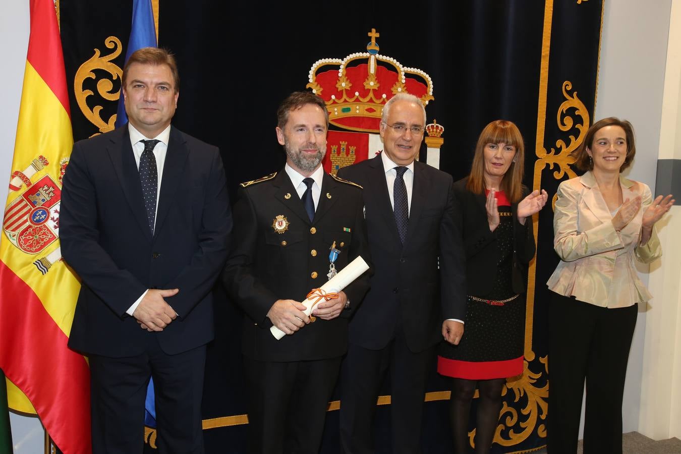 Condecoraciones de la Orden de Isabel la Católica y de la Orden del Mérito Civil