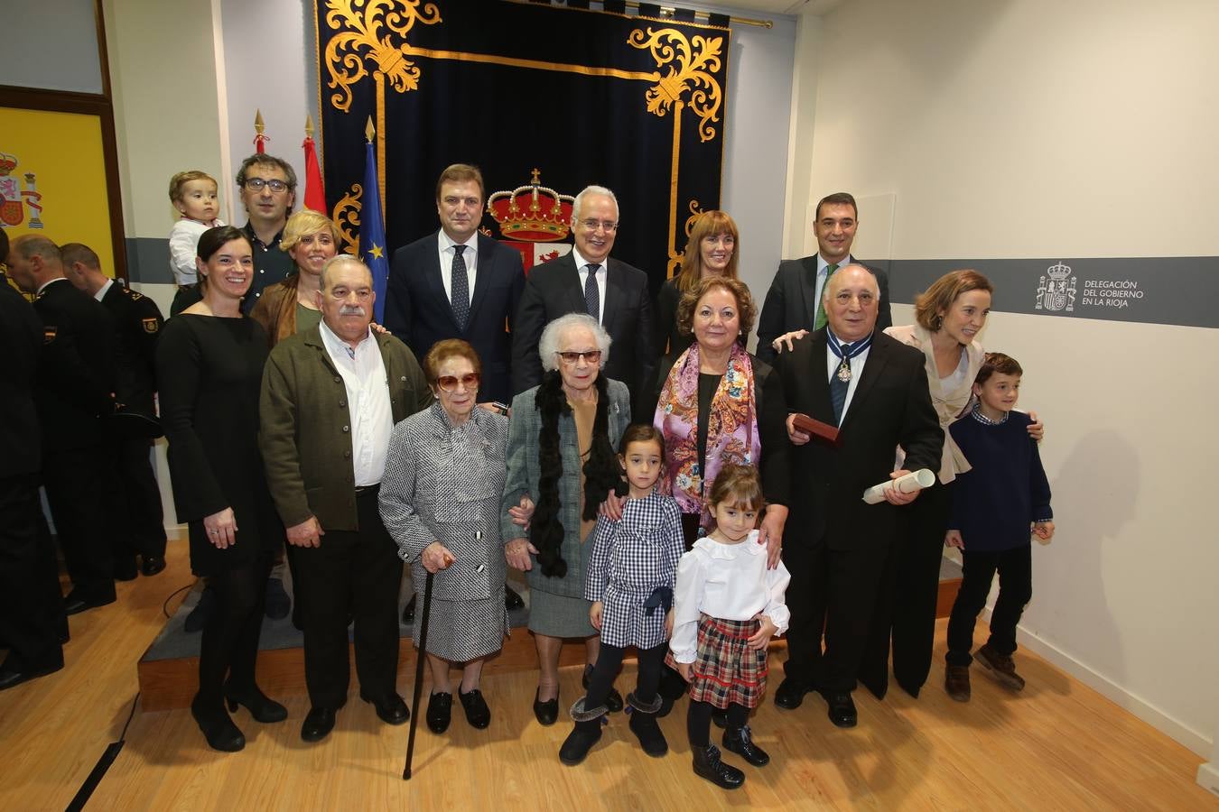 Condecoraciones de la Orden de Isabel la Católica y de la Orden del Mérito Civil