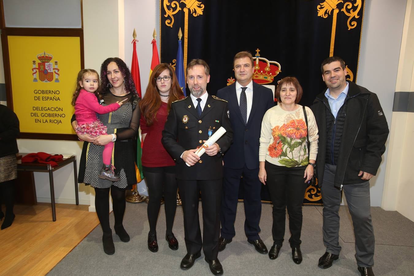 Condecoraciones de la Orden de Isabel la Católica y de la Orden del Mérito Civil