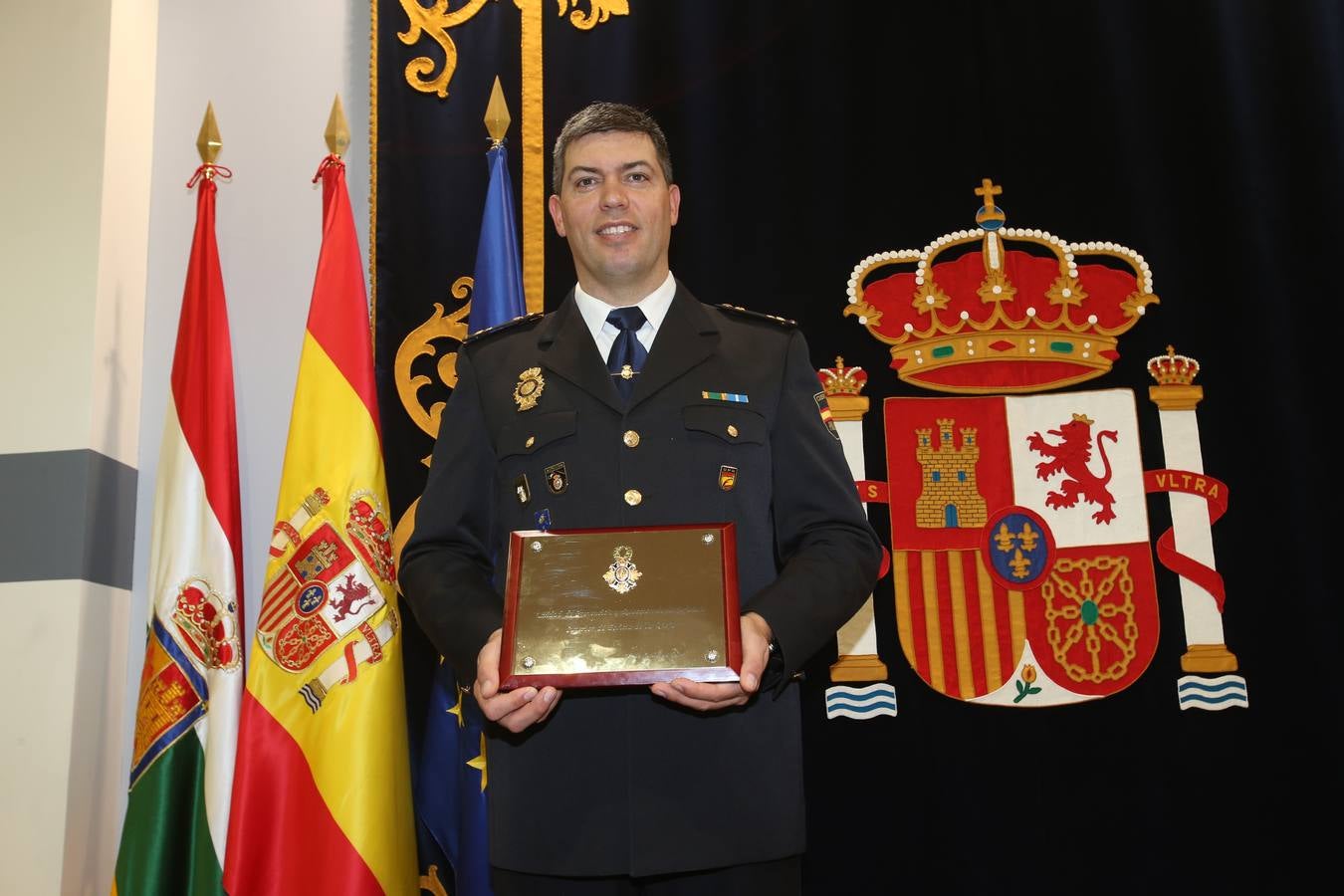 Condecoraciones de la Orden de Isabel la Católica y de la Orden del Mérito Civil